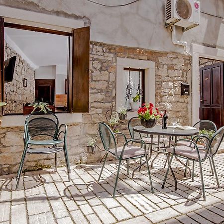 Apartments Taylor Rovinj Exterior photo